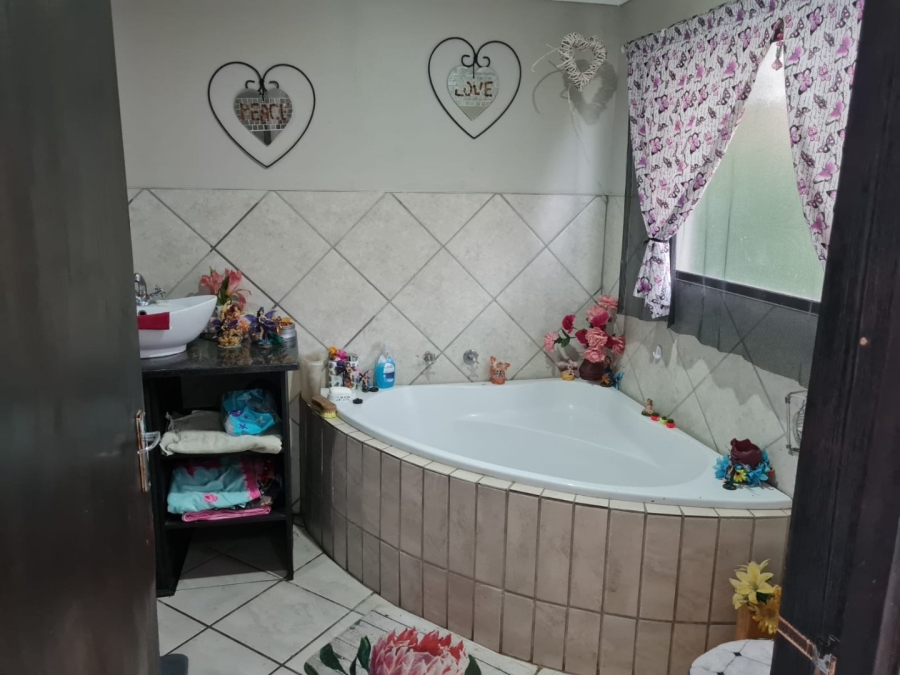 3 Bedroom Property for Sale in Universitas Free State